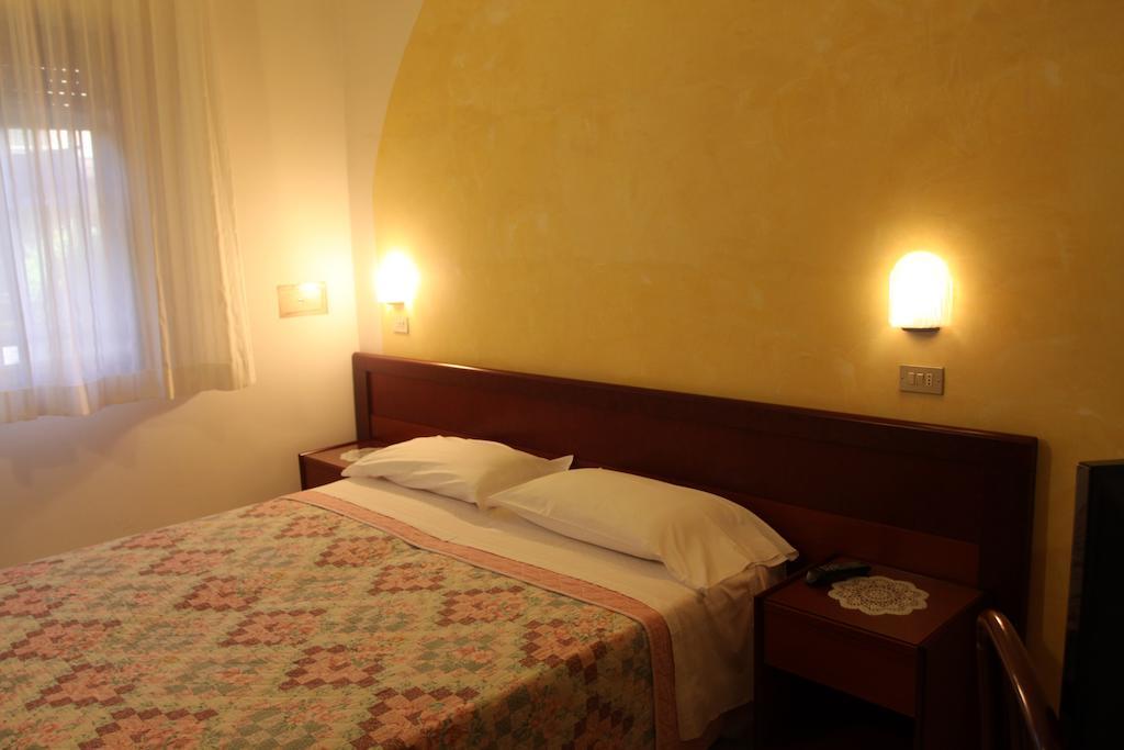 Hotel Adele Bellaria-Igea Marina Habitación foto